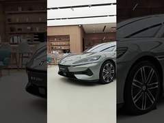 Tengshi Z9gt est un joueur de tennis.